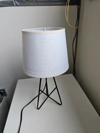 Lámpara de mesa moderna metal y tela