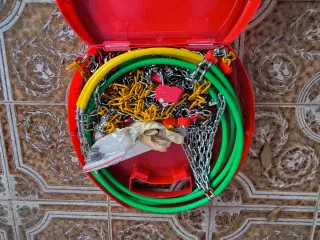 Catene da neve nuove per automobili