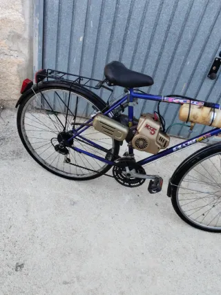 Bici con motor 2 tiempos