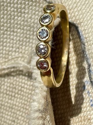 Anillo oro 18k con 5 diamantes