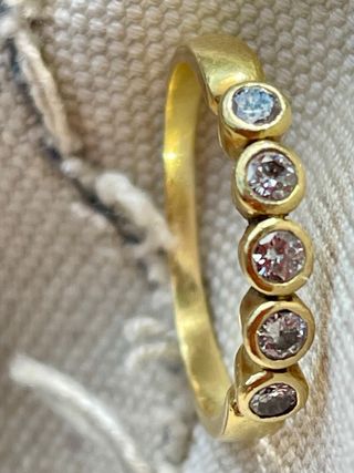 Anillo oro 18k con 5 diamantes