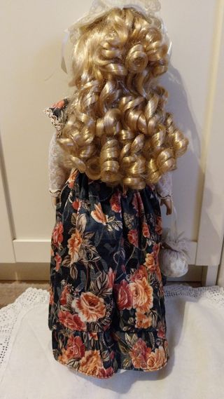 Muñeca porcelana vintage floral