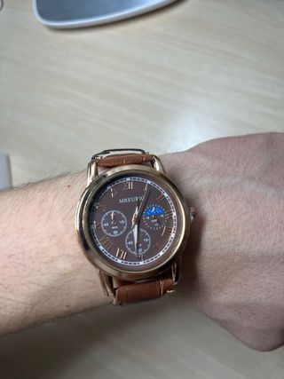 Reloj Marrón y Dorado Elegante