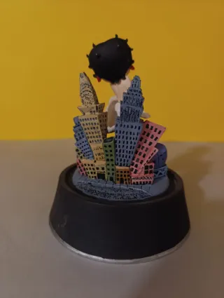 Statuina di Betty boop Marylin. È alta circa cm 14