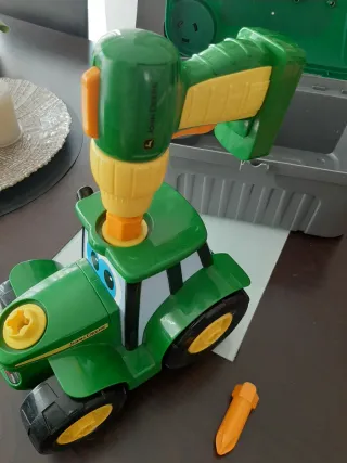 Tractor John Deere con atornillador