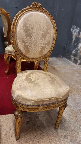 Pareja de sillas antiguas doradas