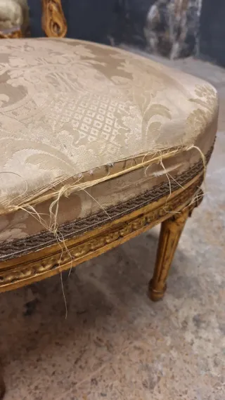 Pareja de sillas antiguas doradas