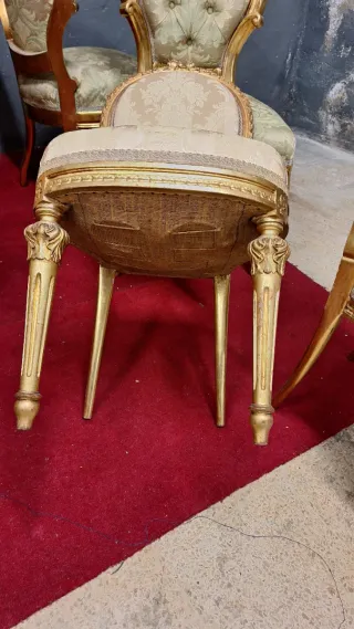 Pareja de sillas antiguas doradas