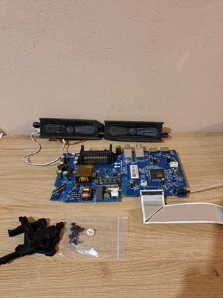 Scheda madre UNITED LED32HS51 + accessori