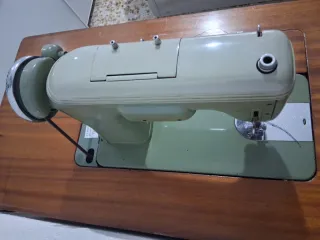 Máquina de coser Sigma antigua
