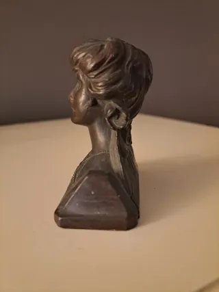 Busto "Mujer" Modernista en calamina