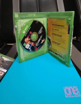 2 Giochi Xbox FIFA 21 è fifa 18