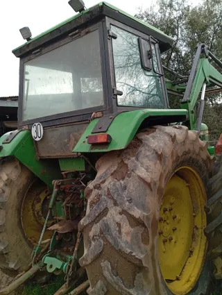 Tractor John Deere 3140 con pala