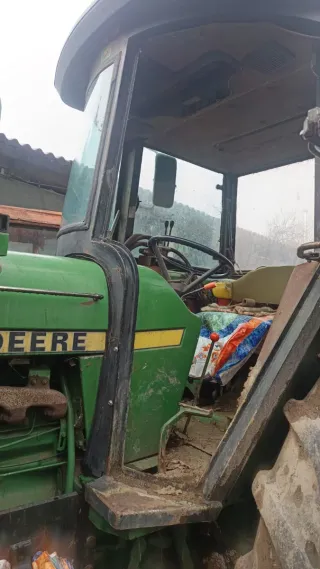 Tractor John Deere 3140 con pala