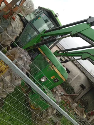 Tractor John Deere 3140 con pala