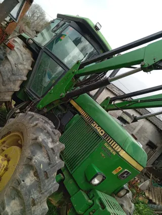 Tractor John Deere 3140 con pala