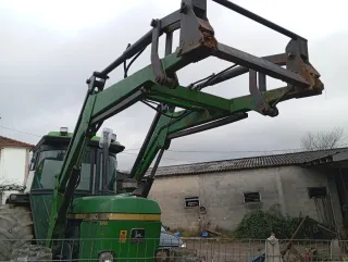 Tractor John Deere 3140 con pala