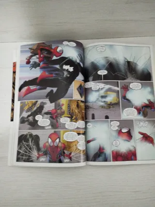 Ultimate Comics Spider-Man - Volume 1 The World...