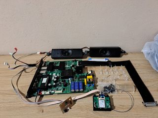 Scheda madre Thomson 40FE5606 e componenti