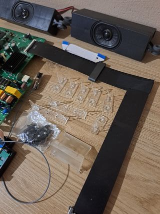 Scheda madre Thomson 40FE5606 e componenti