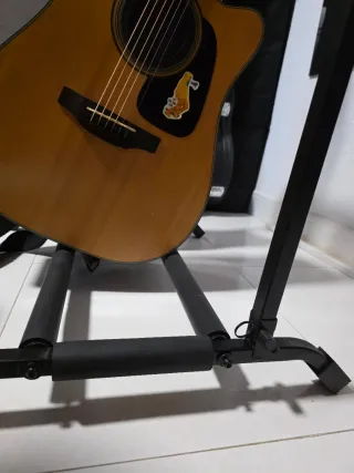 Supporto per varie chitarre