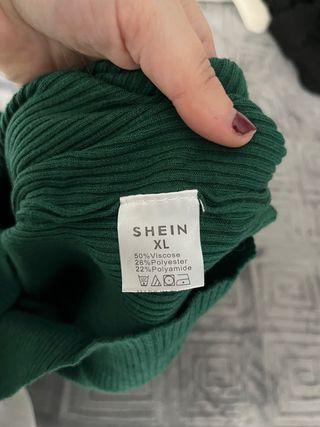 Jersey verde de cuello alto