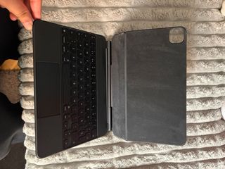iPad Air 5ª Gen Space Gray & Funda Teclado Apple