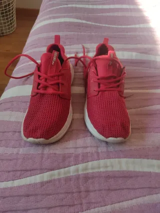 Zapatillas Skechers Go Rum, rojas