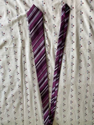 Corbatas Batlle Hechas a Mano (Oro y Morado)
