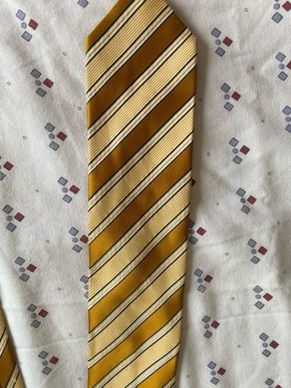 Corbatas Batlle Hechas a Mano (Oro y Morado)