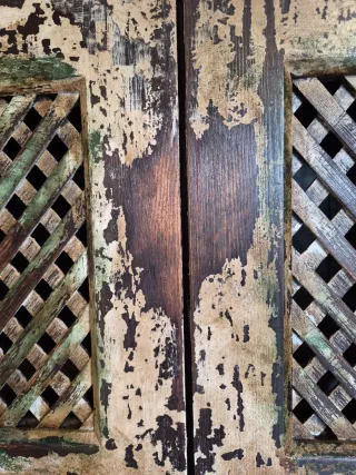 Armario antiguo de madera y metal