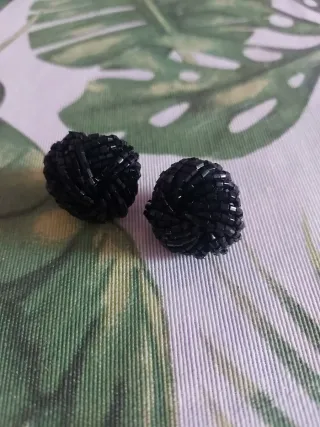 Pendientes negros antiguos