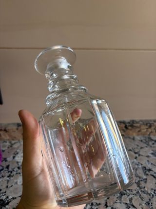 Jarrón de cristal tallado a mano