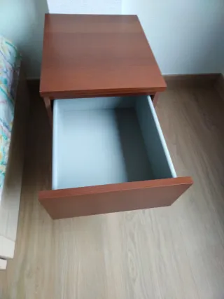 Mesita de noche Ikea marrón