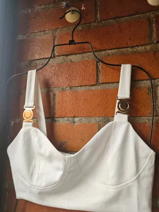 Conjunto crop top y falda blancos