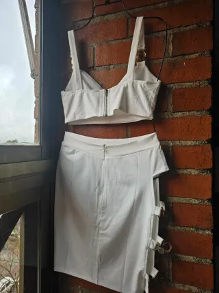 Conjunto crop top y falda blancos