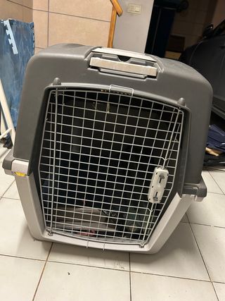 Transportín perro gris y blanco