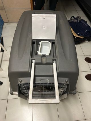 Transportín perro gris y blanco