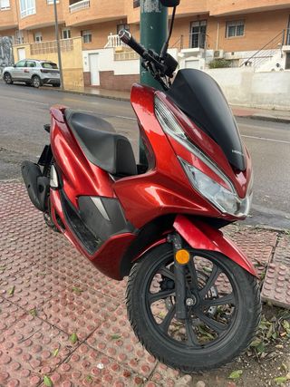 Alquiler de moto scooter automática
