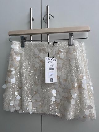 Falda mini lentejuelas Bershka blanca