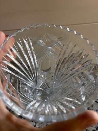 Jarrón de cristal tallado a mano