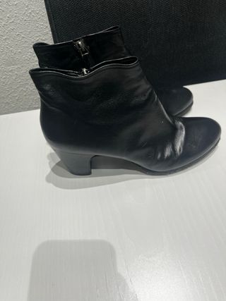 Botines de piel negros