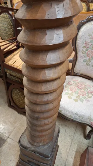 Tornillo de prensa antiguo de madera