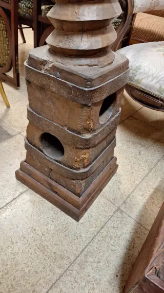 Tornillo de prensa antiguo de madera