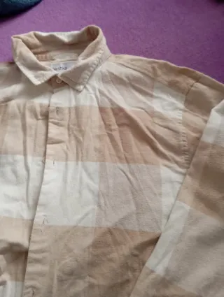 Camisa de cuadros beige y blanca