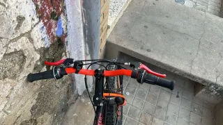 Bicicleta Btwin Naranja y Negra