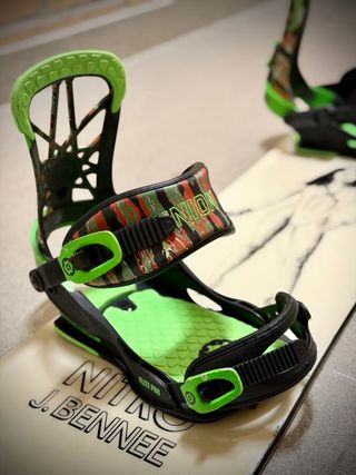 Tabla Snowboard Nitro J.Bennee + Fijaciones Union