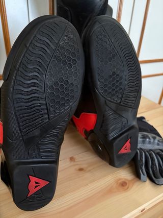 Mono Dainese 2 piezas + Botas + Guantes