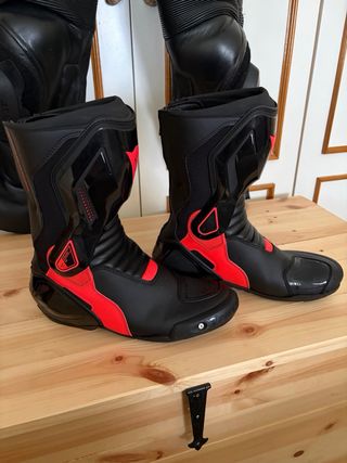 Mono Dainese 2 piezas + Botas + Guantes
