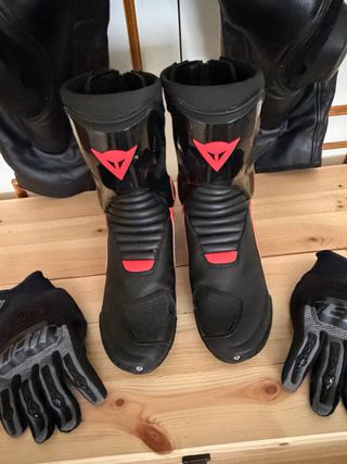 Mono Dainese 2 piezas + Botas + Guantes